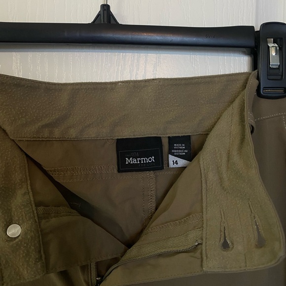 MARMOT SHORTS - perfect condition - Picture 6 of 6